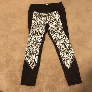Capri yoga pants, like new!